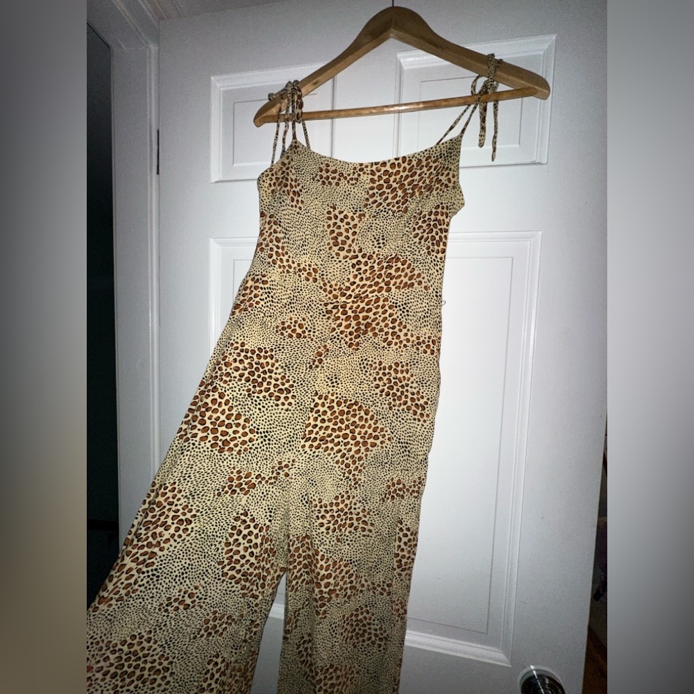 Fun jumpsuit in trendy animal print flows nicely